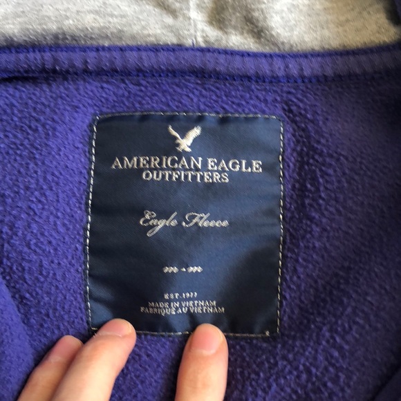 American Eagle π¦
Zip Up Hoodie - Picture 2 of 5